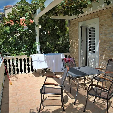 With Swimming Pool With Bathroom, Kitchen, Patio, Private Parking 2*