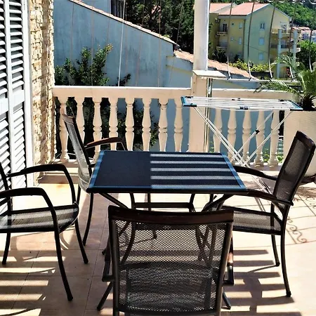 With Swimming Pool With Bathroom, Kitchen, Patio, Private Parking アパートホテル