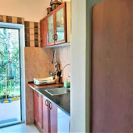With Swimming Pool With Bathroom, Kitchen, Patio, Private Parking 2*