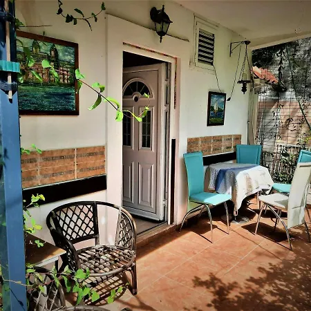 With Swimming Pool With Bathroom, Kitchen, Patio, Private Parking 2*