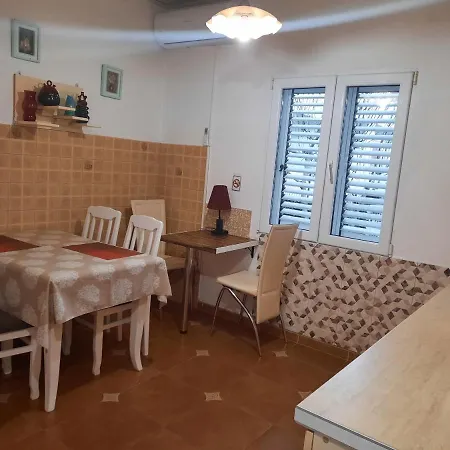 With Swimming Pool With Bathroom, Kitchen, Patio, Private Parking 2*