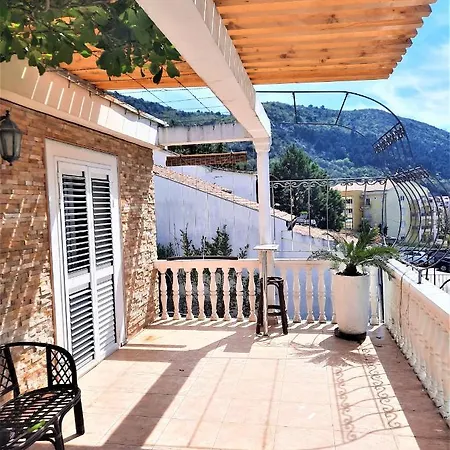 With Swimming Pool With Bathroom, Kitchen, Patio, Private Parking アパートホテル