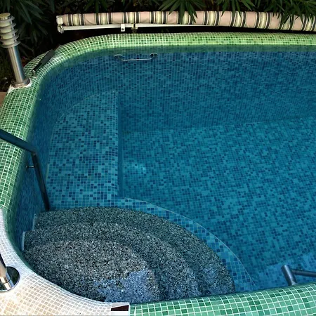 アパートホテル With Swimming Pool With Bathroom, Kitchen, Patio, Private Parking