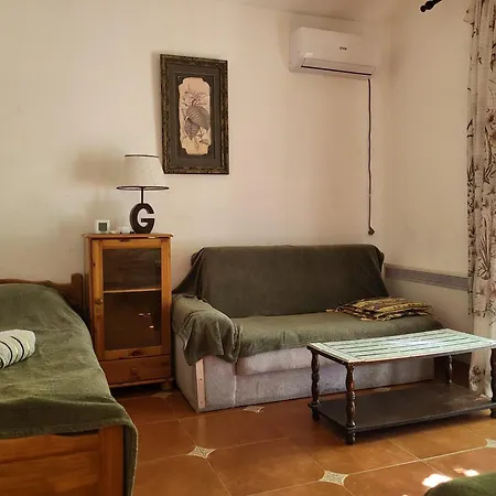 With Swimming Pool With Bathroom, Kitchen, Patio, Private Parking 2* ブドヴァ