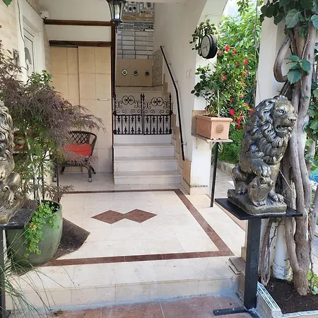 With Swimming Pool With Bathroom, Kitchen, Patio, Private Parking アパートホテル ブドヴァ