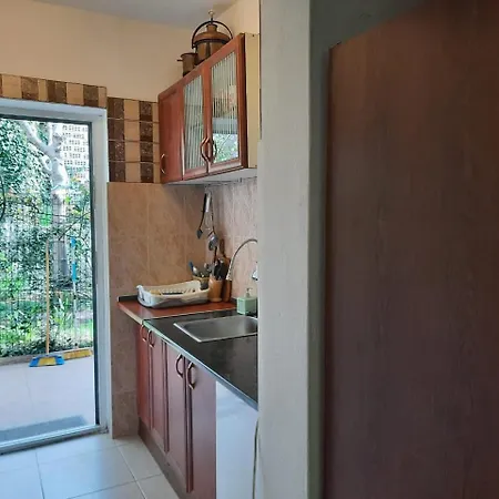 With Swimming Pool With Bathroom, Kitchen, Patio, Private Parking アパートホテル